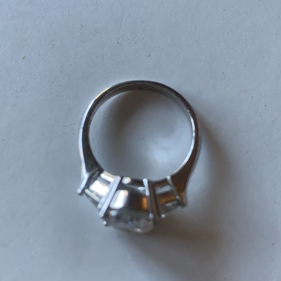 Silver CZ ring - Picture 6 of 8